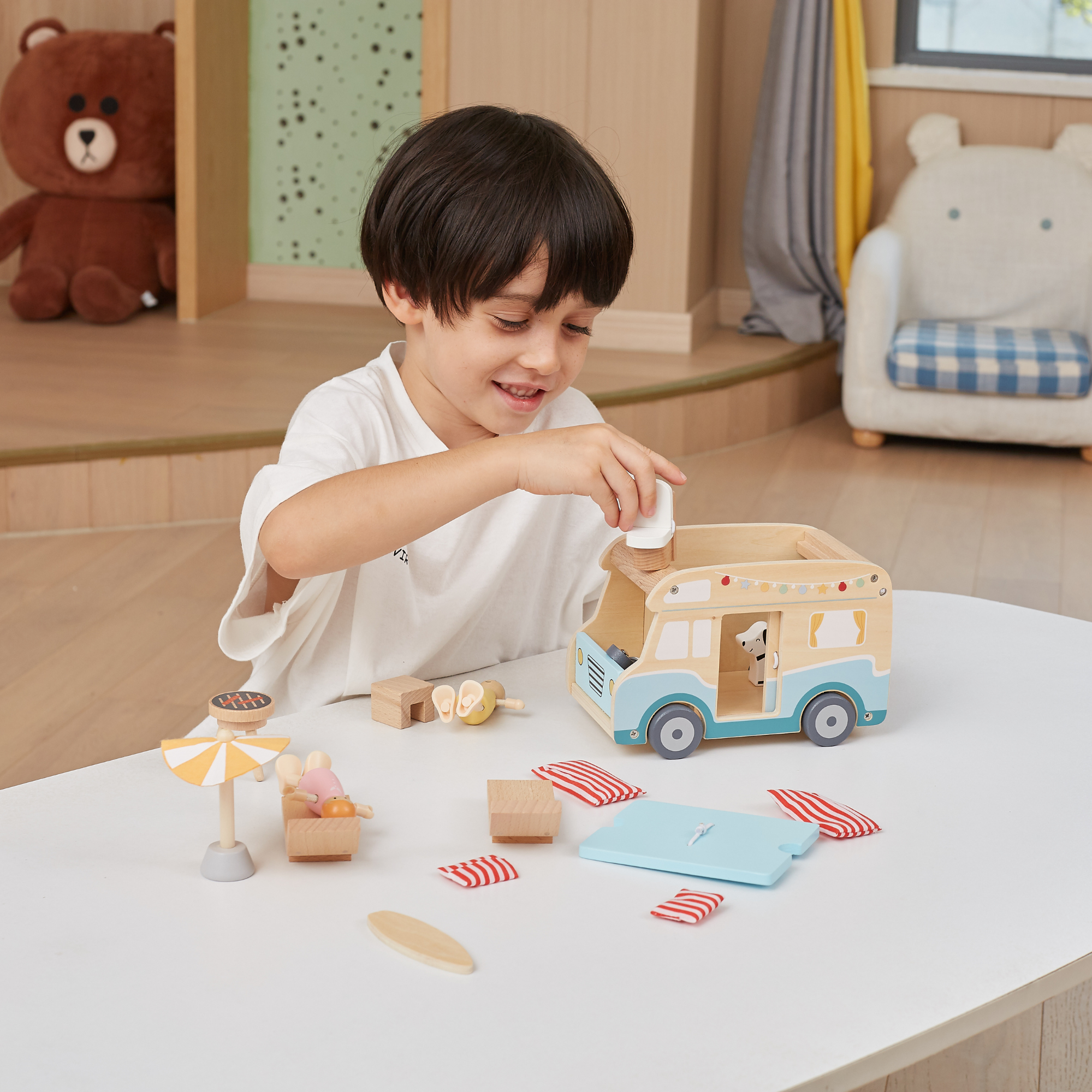 Viga Wooden Camper Van Playset, 12-Piece Montessori-Inspired Beach-Themed Vehicle Toy, Non-Toxic and Eco-Friendly, Encourages Imaginative Role Play and Fine Motor Skills, Suitable for Boys & Girls Ages 3+
