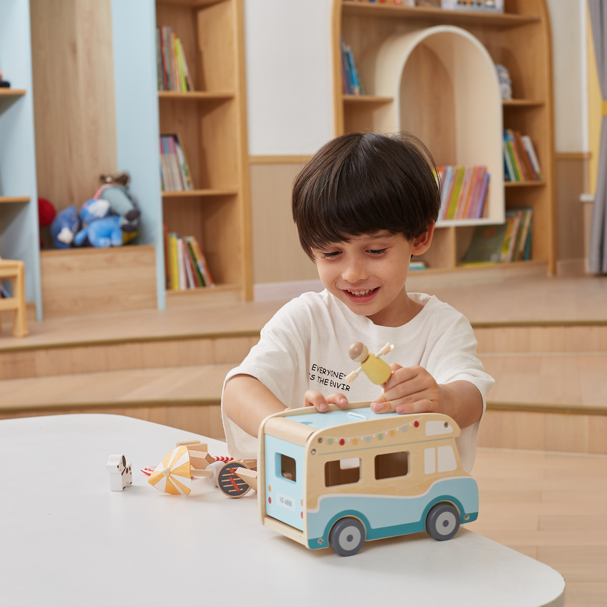 Viga Wooden Camper Van Playset, 12-Piece Montessori-Inspired Beach-Themed Vehicle Toy, Non-Toxic and Eco-Friendly, Encourages Imaginative Role Play and Fine Motor Skills, Suitable for Boys & Girls Ages 3+