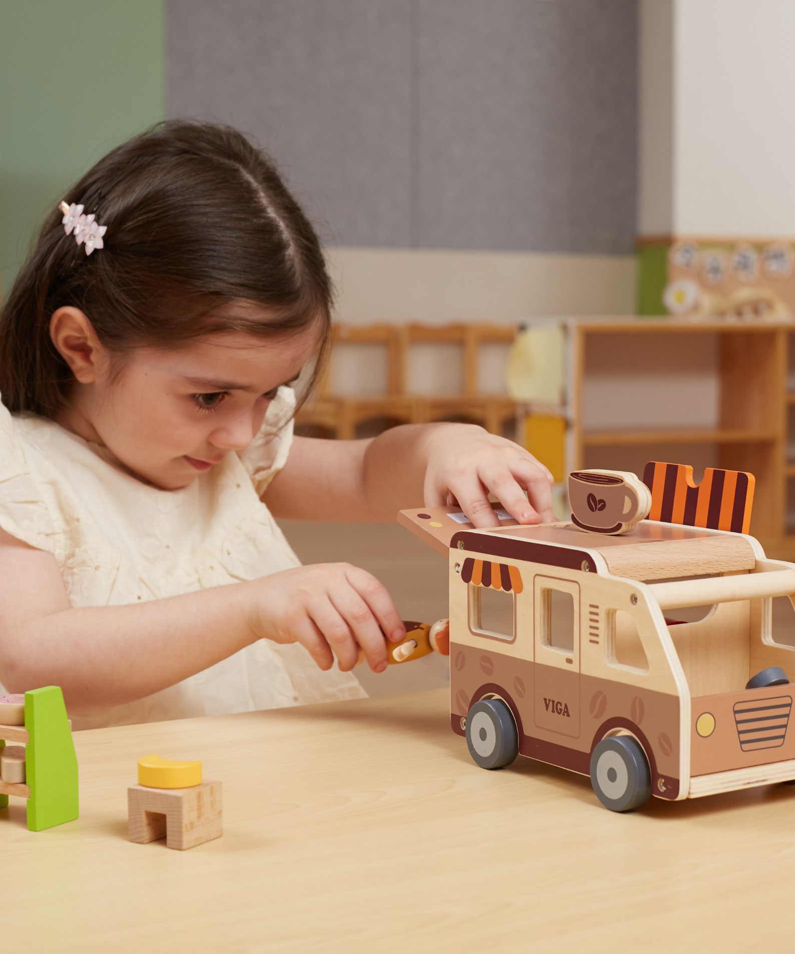 Viga Wooden Coffee Truck Playset, 11-Piece Montessori-Inspired Cafe-Themed Vehicle Toy, Non-Toxic and Eco-Friendly, Encourages Imaginative Role Play and Fine Motor Skills, Suitable for Boys & Girls Ages 3+