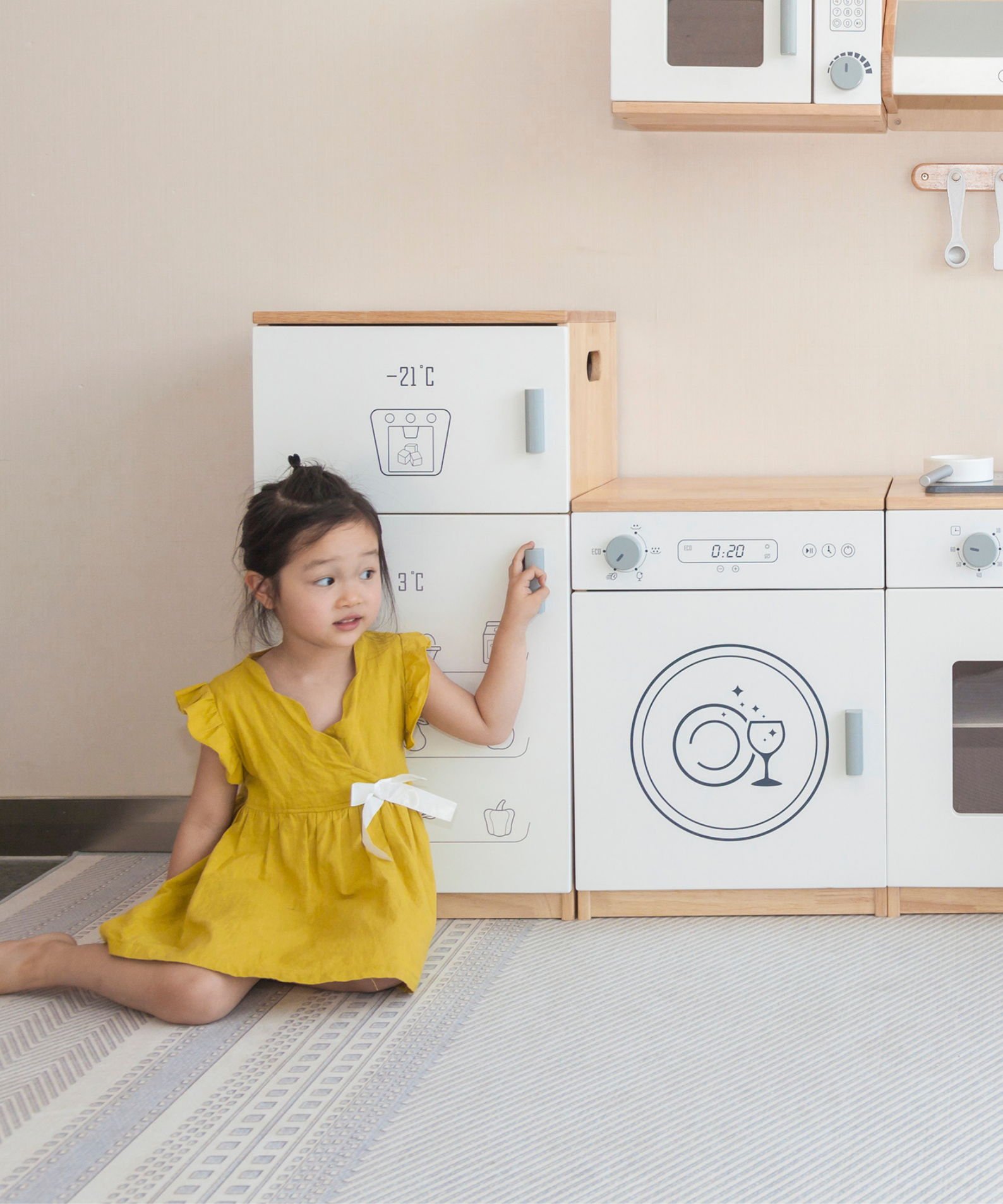 VIGA White Wooden Kitchen with Fridge  Pretend Play Cooking Set for Kids  Age 3 Years and Above