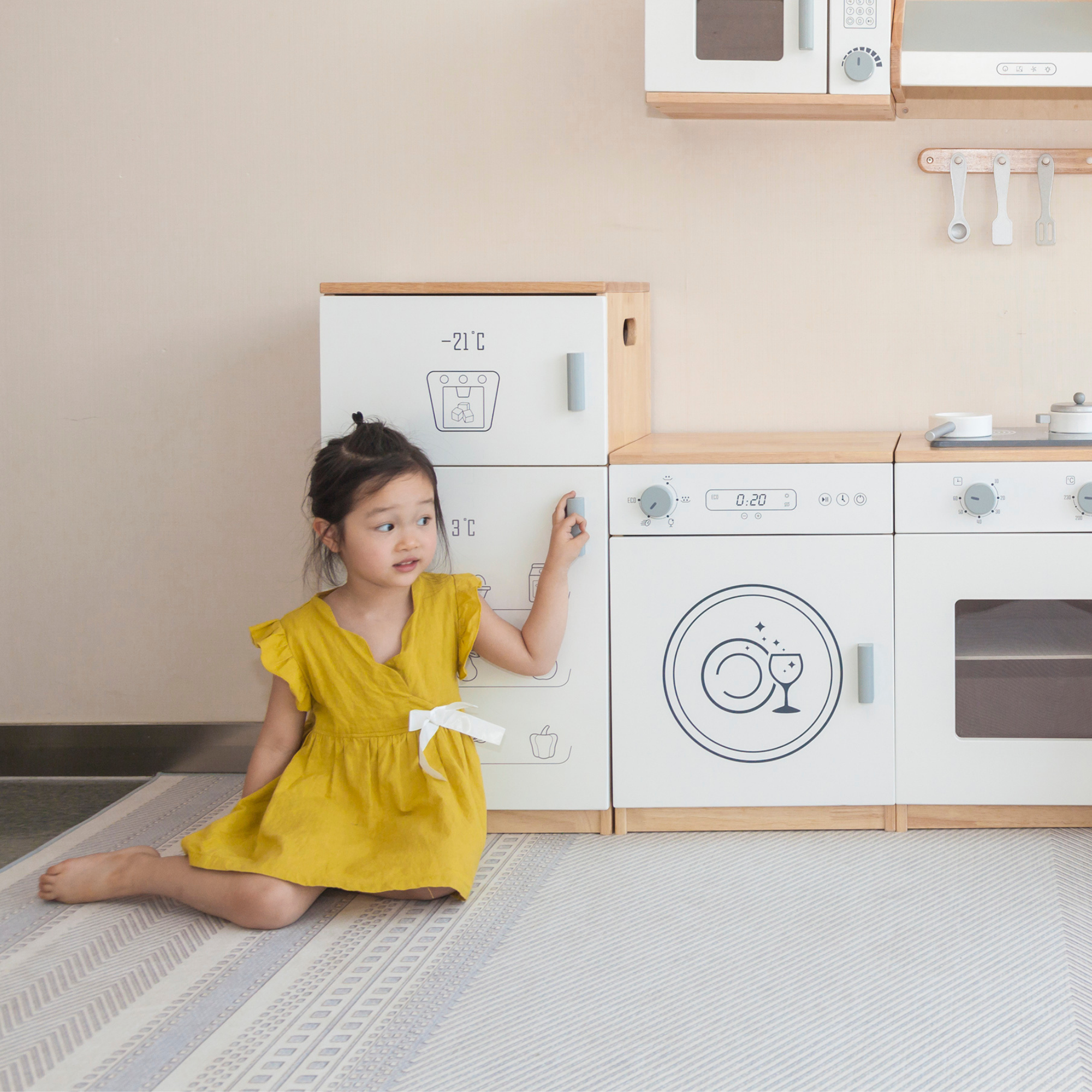 VIGA White Wooden Kitchen with Fridge  Pretend Play Cooking Set for Kids  Age 3 Years and Above