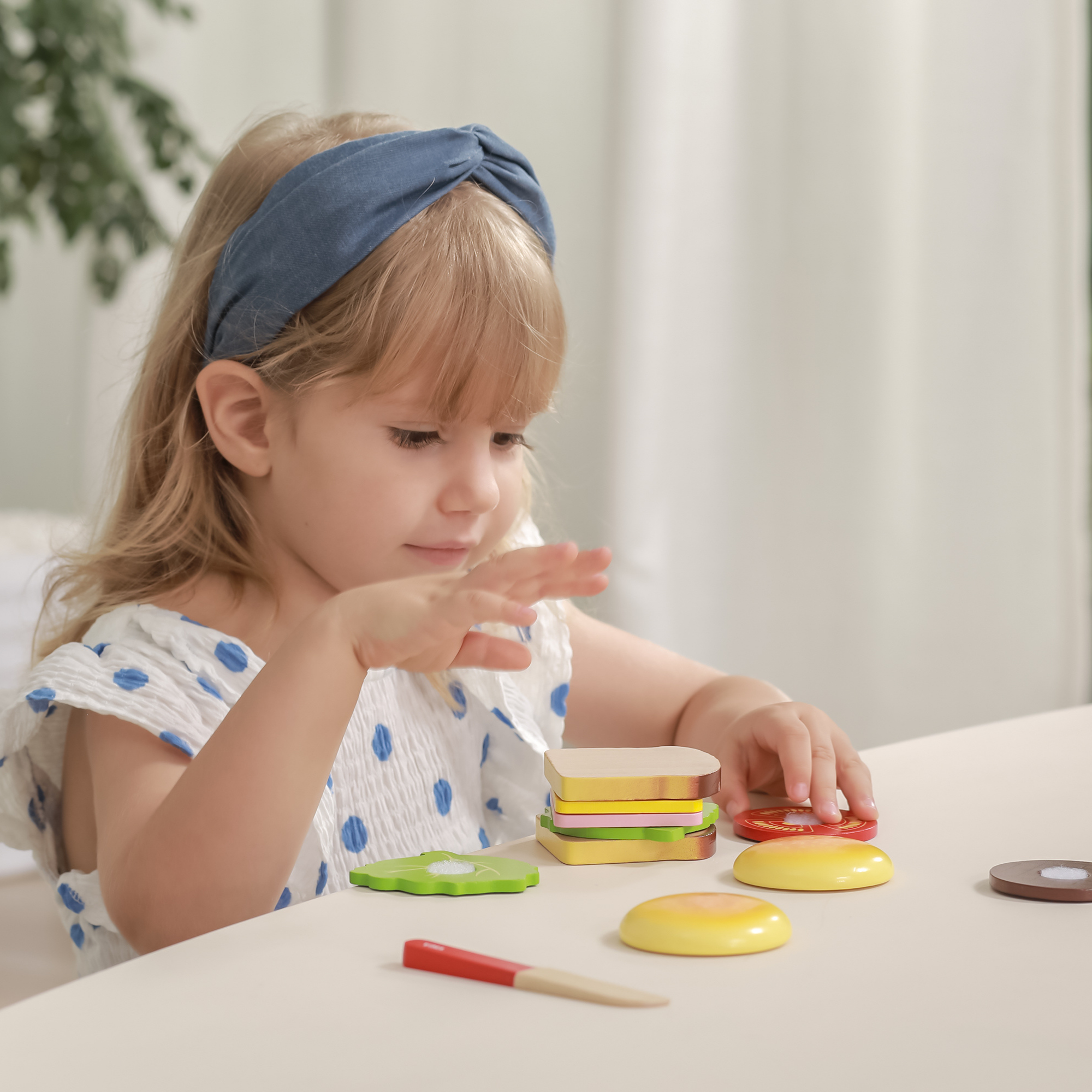 Viga Wooden Hamburger and Sandwich Toy Set, 11 Piece Pretend Play Food with Knife, Montessori Educational Kitchen Toy for Kids 18 Months+