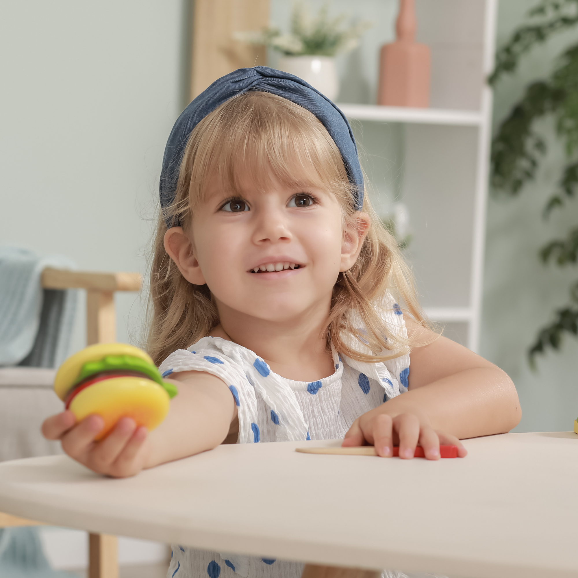 Viga Wooden Hamburger and Sandwich Toy Set, 11 Piece Pretend Play Food with Knife, Montessori Educational Kitchen Toy for Kids 18 Months+