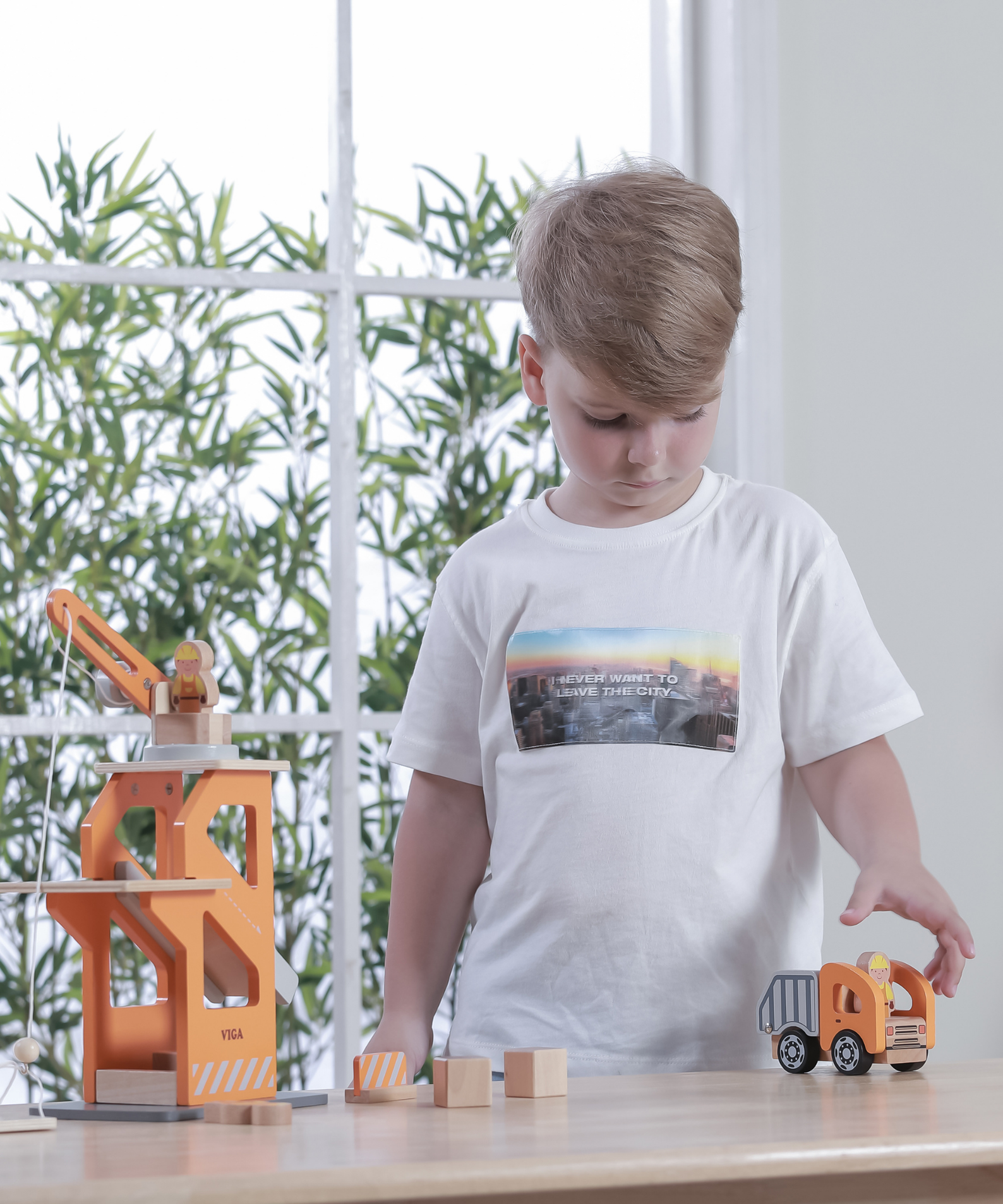 VIGA Wooden Crane Lift with Dumper  3 Builder Figures, Dump Truck, Blocks, and Accessories  Construction Role Play Toy for Kids  Ages 3 and Up