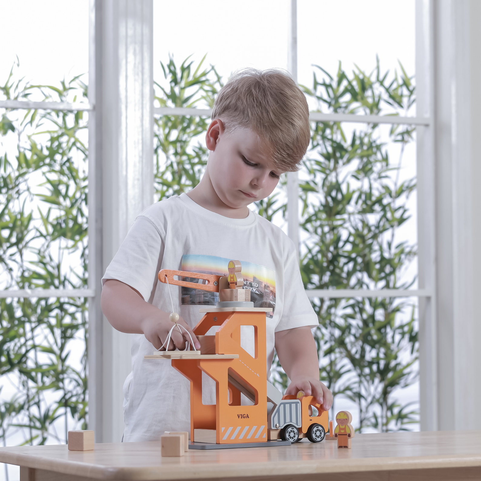 VIGA Wooden Crane Lift with Dumper  3 Builder Figures, Dump Truck, Blocks, and Accessories  Construction Role Play Toy for Kids  Ages 3 and Up