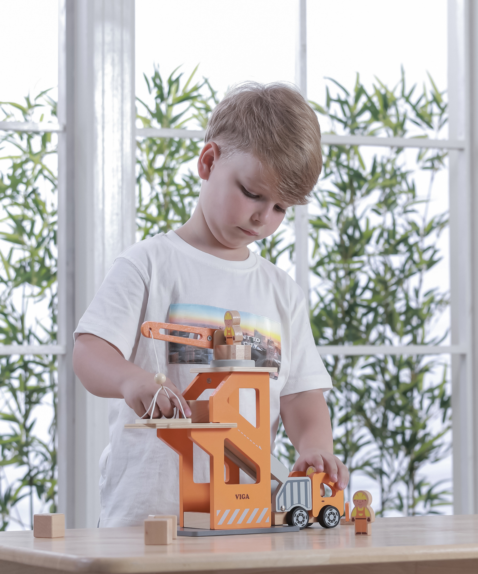 VIGA Wooden Crane Lift with Dumper  3 Builder Figures, Dump Truck, Blocks, and Accessories  Construction Role Play Toy for Kids  Ages 3 and Up