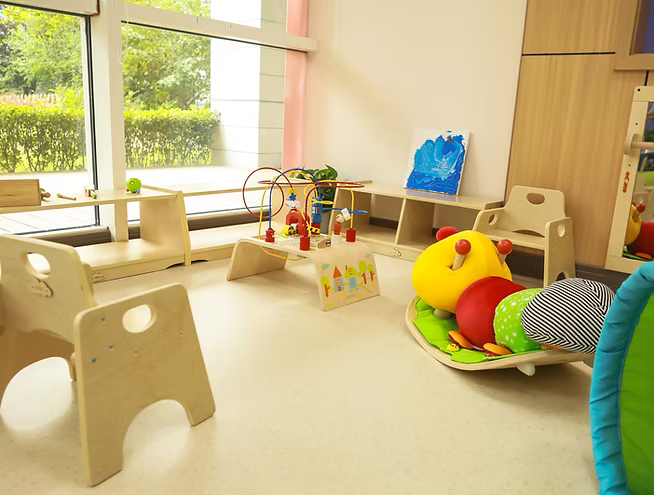 Joyees Eco-friendly Wooden Wobbler Chair, Natural Birch Plywood for Children, Boys and Girls, Suitable for Home, Daycare, Nursery, Kindergarten, Preschool, Classroom or Play Areas, 12m+