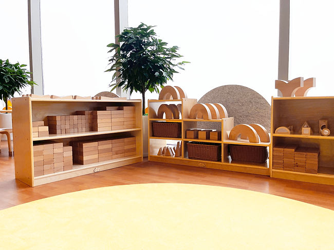 JOOYES 2 Shelf Cabinet with Backboard H60.5cm, Birch Plywood Storage and Display Unit for Classroom or Kids’ Room, Room Divider with Easy Access Shelves, Original Wood Colour – Early Development & Activity Toys