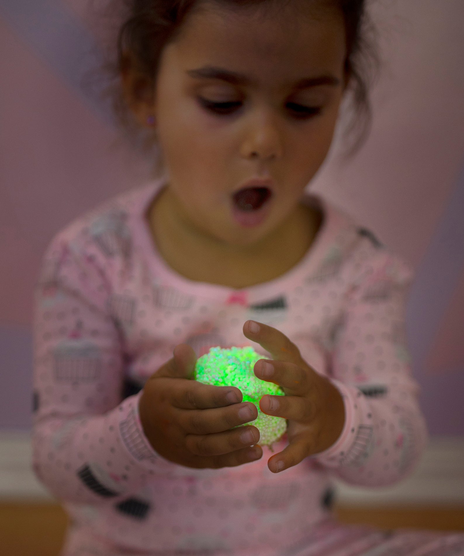 Learning Resources Playfoam Glow-in-the-Dark 4-Pack, Mess-Free Sensory Play Foam, Never Dries Out, Glows in the Dark for Creative Fun